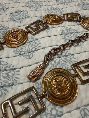 VTG. Gold Lion medallion chain belt Versace inspired Greek mythology links belt
